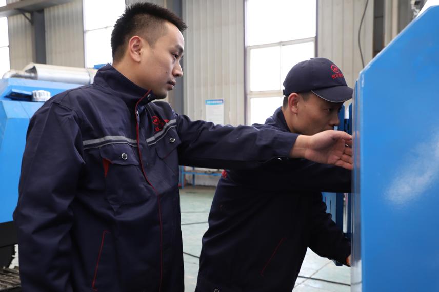 被煤老板搞趴下的山东小伙，在非洲贫民窟卖打井机，年销半亿