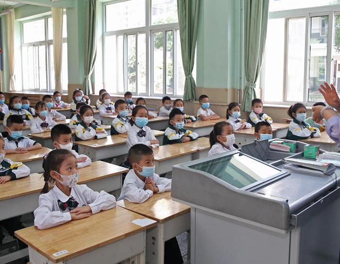 学生名字里全是“马”,老师上课点名“6匹马来了吗”,逗笑网友