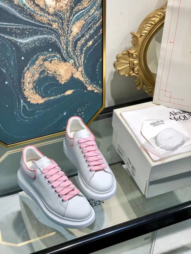 去专柜试一下嘛，看起来笨笨呆呆的亚子，一试就香了