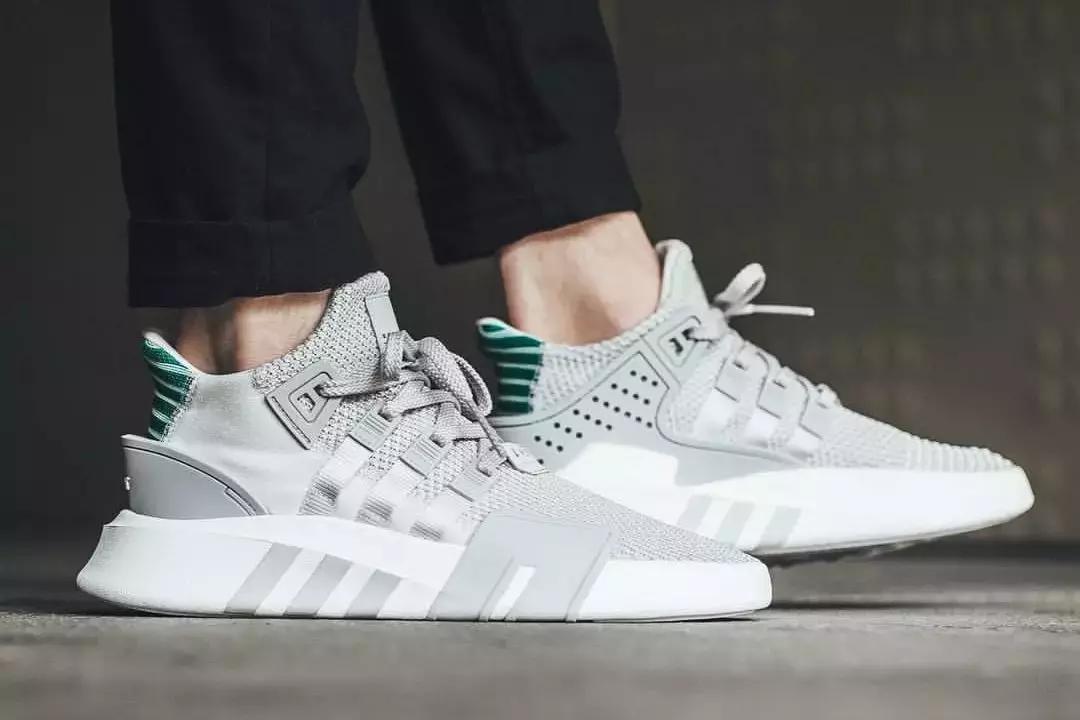 看男生第一眼会看鞋是什么心理,看男生第一眼会看衣品