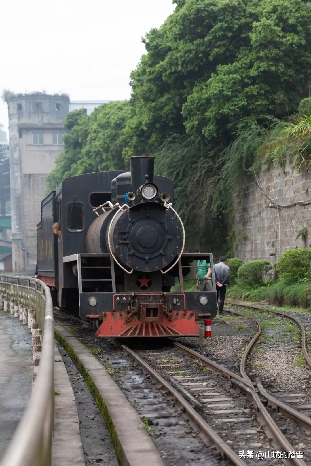 乐山嘉阳小火车值得去吗,嘉阳小火车与乐山大佛相隔多远