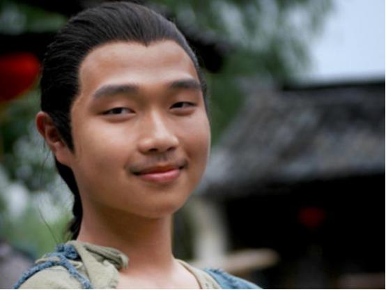 功夫里面的酱爆跳舞在哪个片段,还记得功夫里面的龅牙珍么