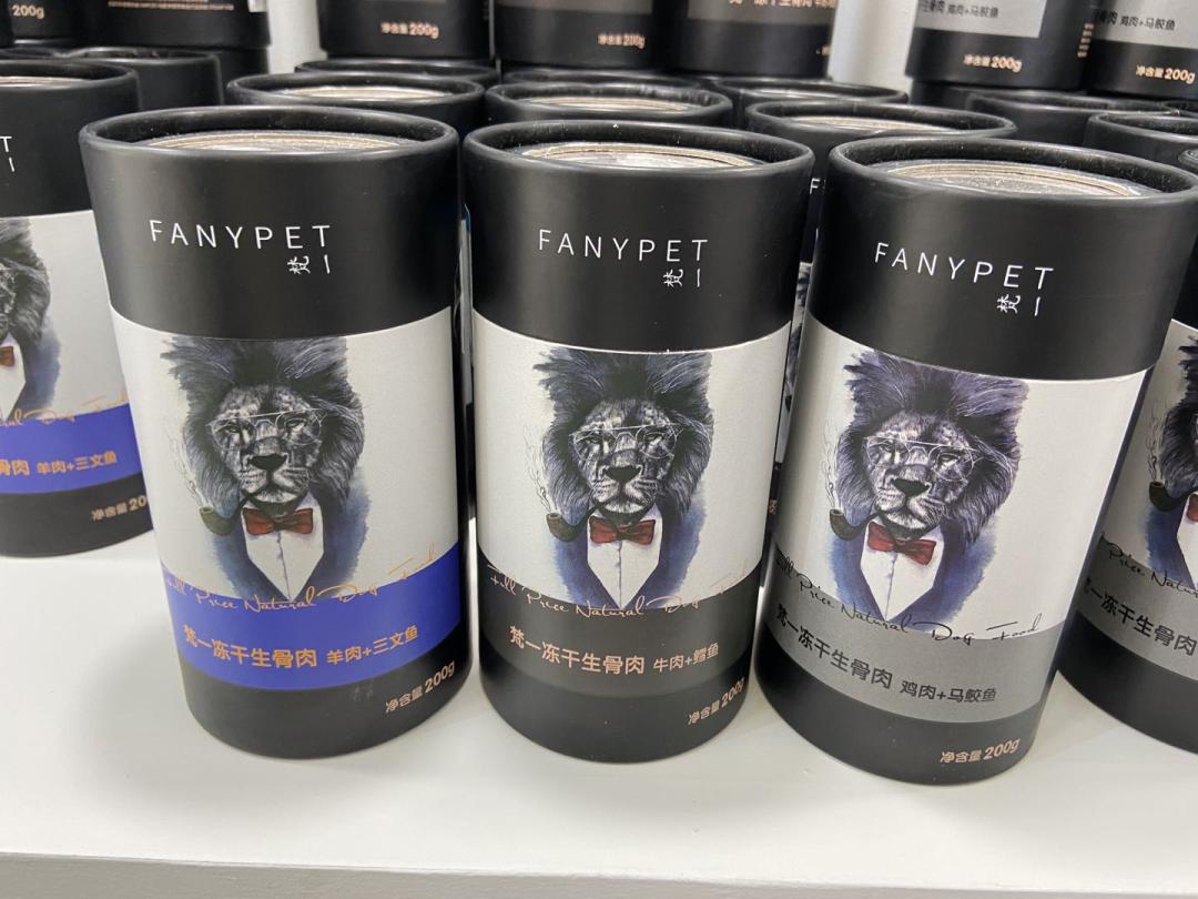 深宠展狗罐头,深宠展猫爬架