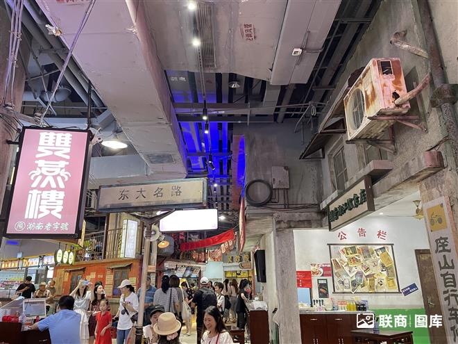 商业街国潮风主题街区,新开的潮玩街区