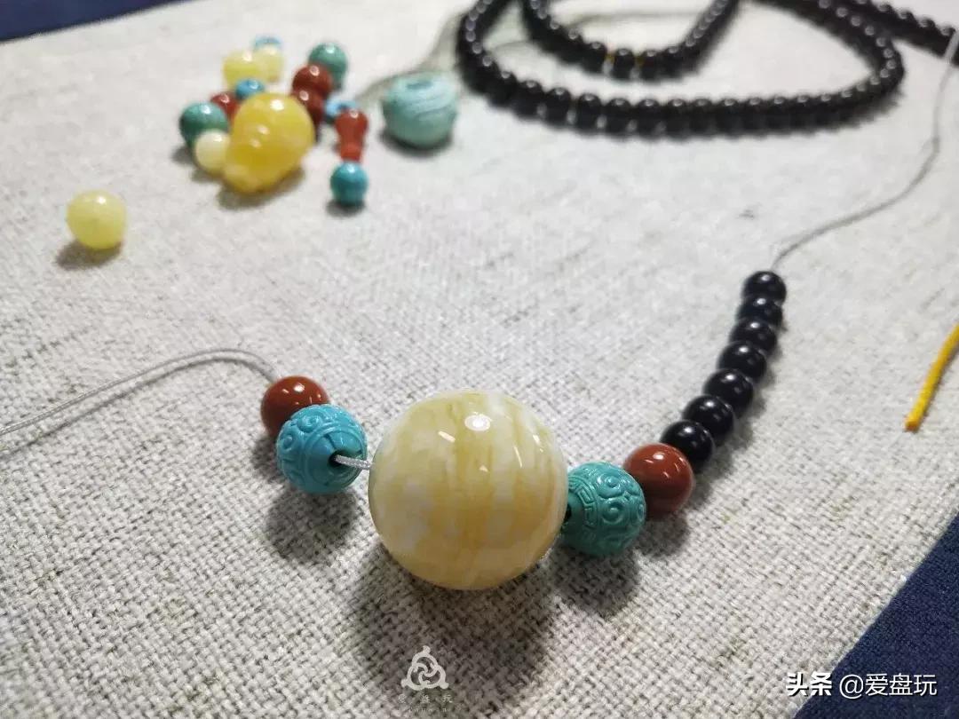 南红锁骨链如何搭配,锁骨链上怎么搭配珠子好看