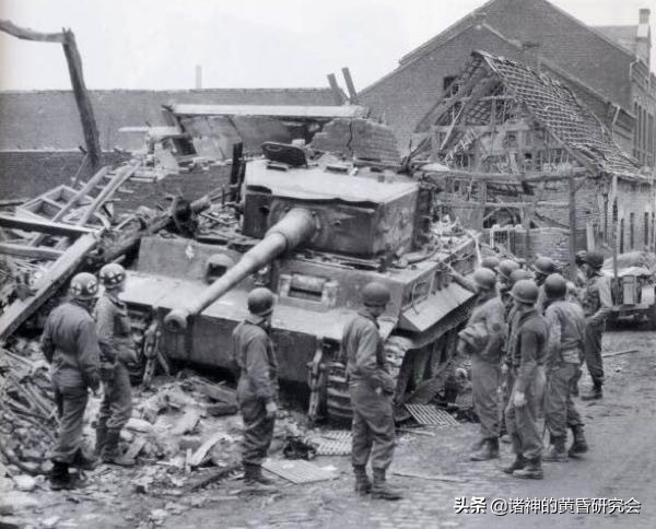 虎式坦克vs潘兴坦克谁更强,m26潘兴坦克vs虎式坦克