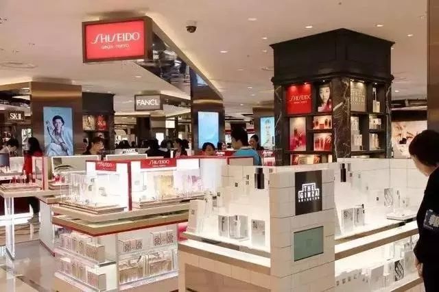 店内都是中文,近一半服务员说汉语!熟知日本药妆*规则潜**,不掉坑