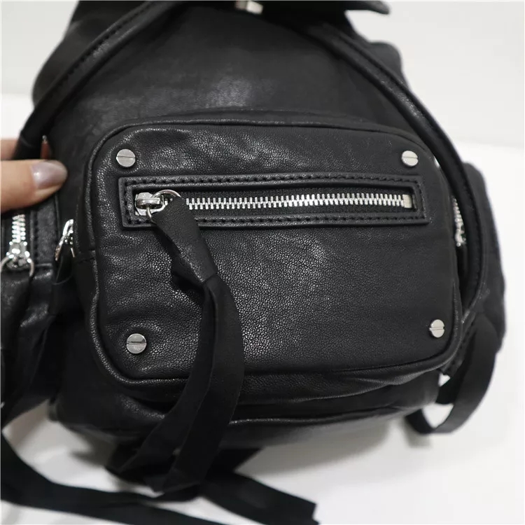 奢侈品大牌有哪些好看又好搭配双肩包？C4N搭配干货！