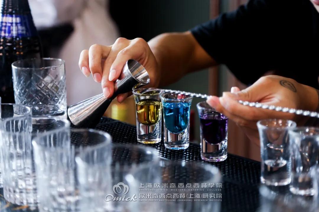 怎么样才能成为一名调酒师,你适合做发型师吗