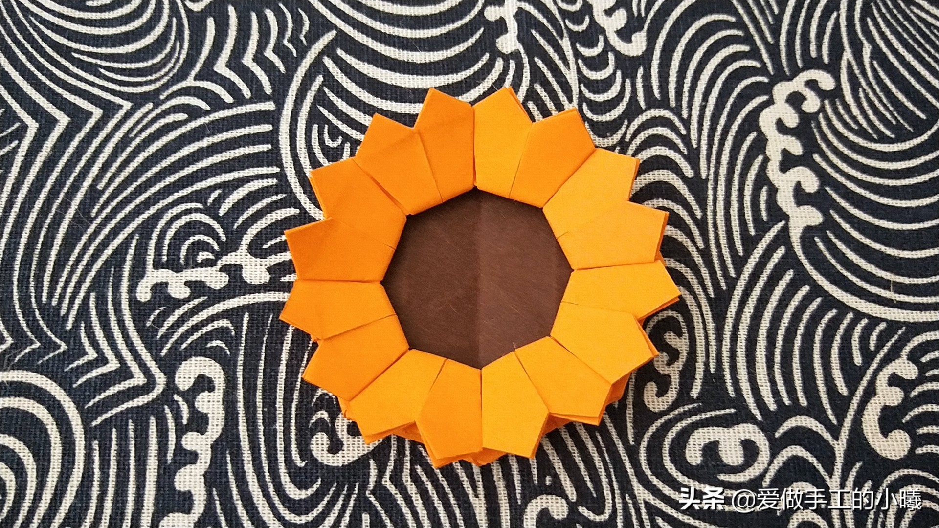 向日葵手工折纸手抄报立体,可以套在手上的向日葵折纸