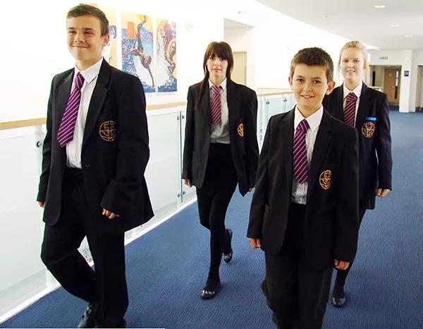 听说深圳校服很好看是真的吗,哪种校服比较好看