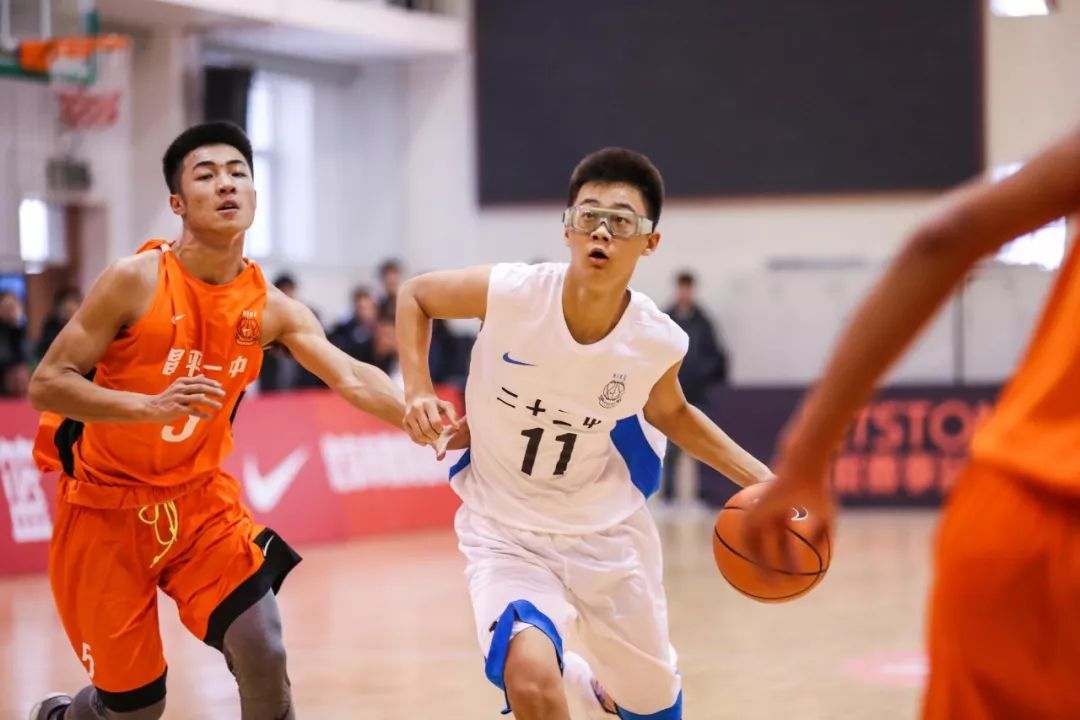 新·十六强齐亮相高中赛场见*力暴**隔扣丨18-19耐克高中联赛