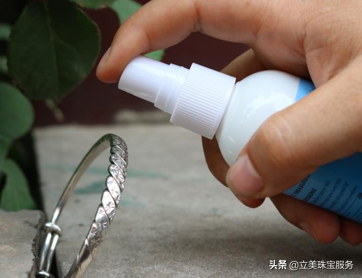 怎样清洗白银制品,白银首饰黑用什么清洗比较好