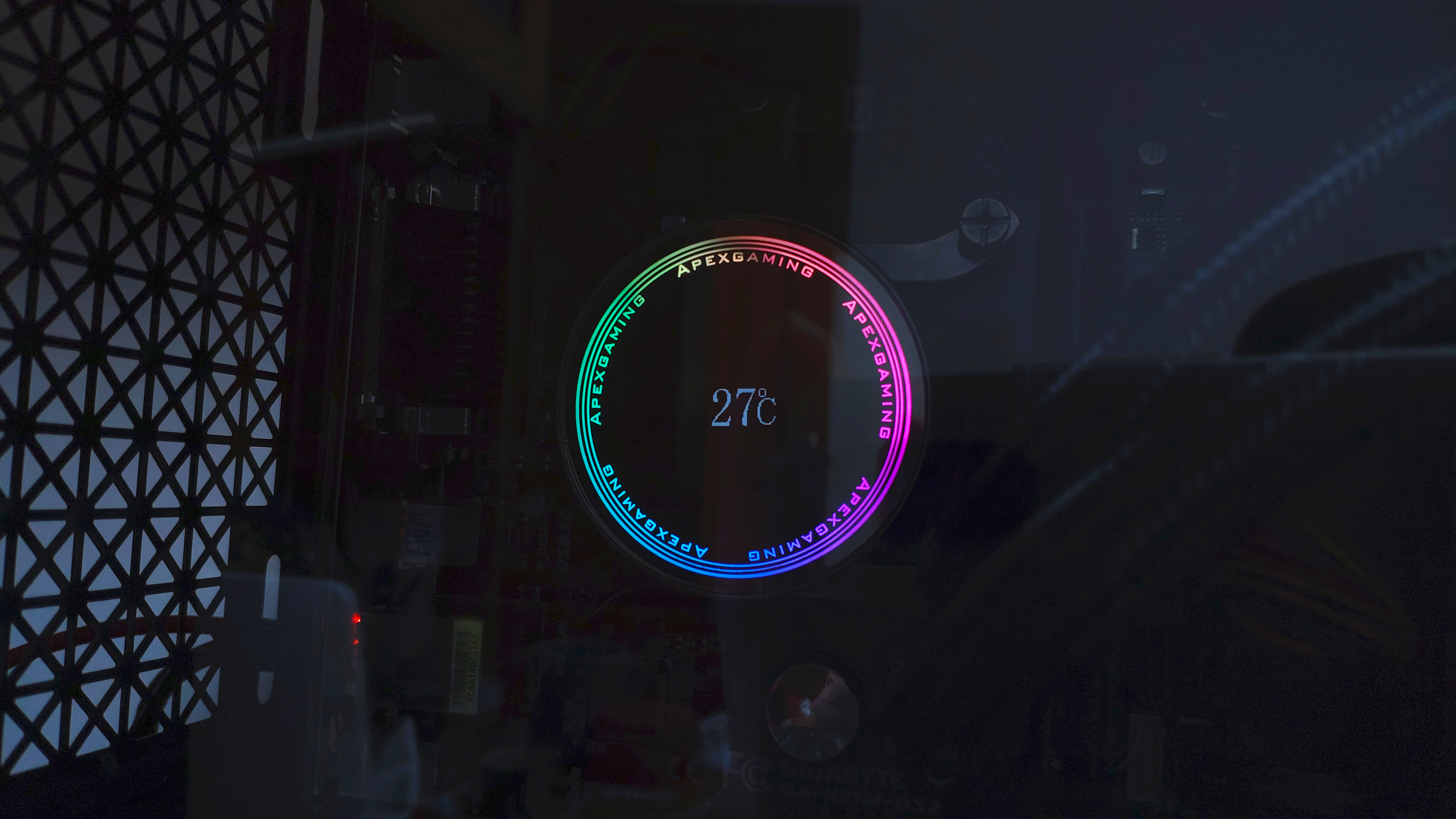 温度把握得住,PWM冷头带温显,艾湃电竞TITAN240PRO水冷装机