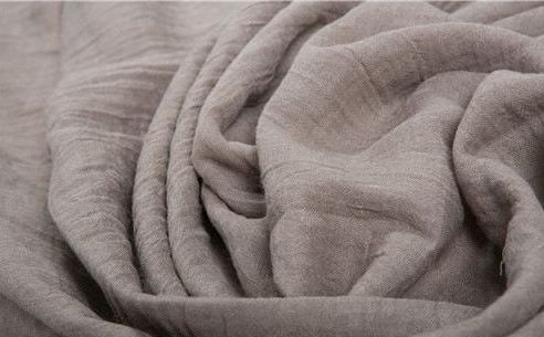 家用窗帘选什么材质的比较划算,客厅和卧室窗帘材质要选一样的吗