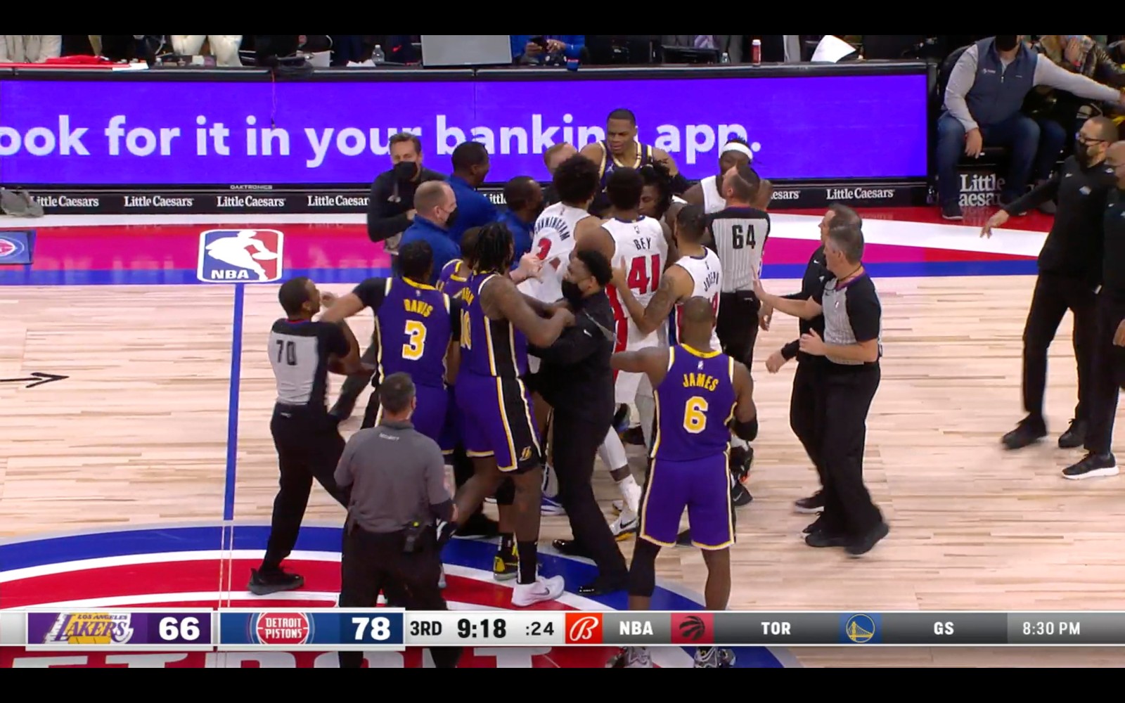 年轻球员冲撞詹姆斯,新秀三次冲击詹姆斯