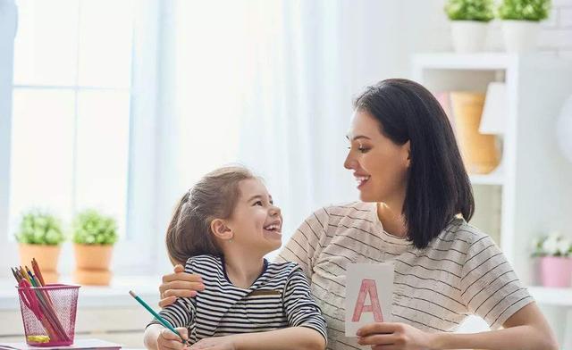 打完孩子自己心里很内疚怎么办,打完孩子又心疼又后悔怎么办