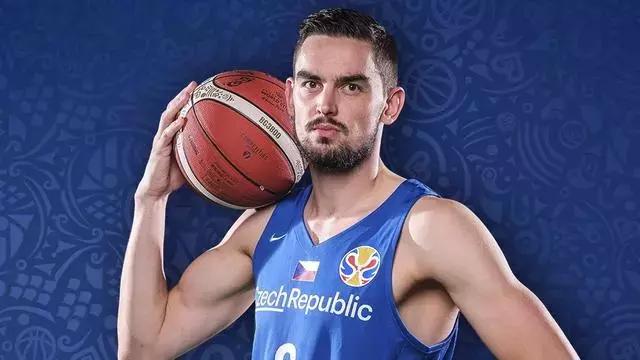 「人物」独力掀起全国热潮，他证明布拉格不仅有春天