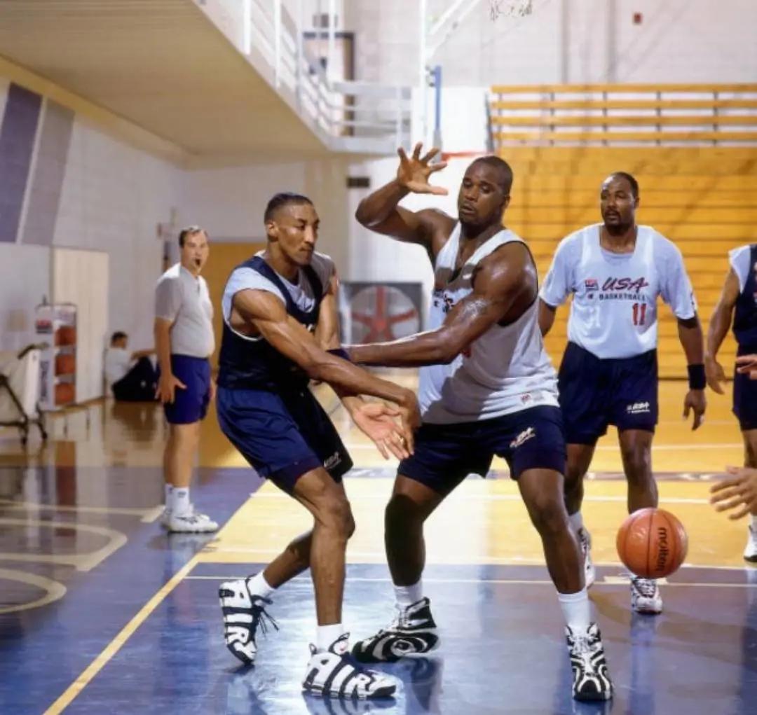 谁说中锋鞋不火？这双中锋鞋火到离谱！保罗也爱穿