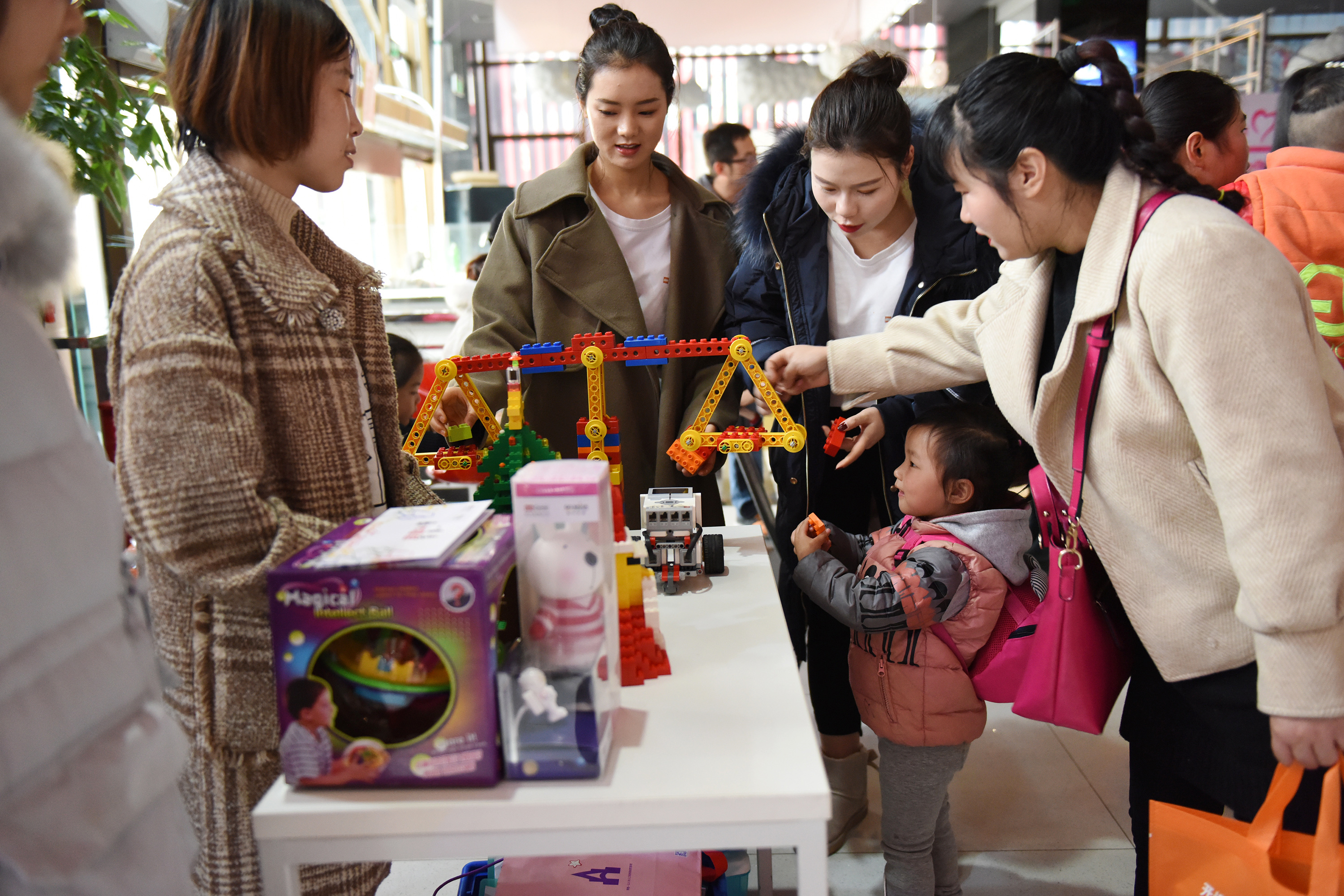 “欣慰孩子上台锻炼后的成长”——太平洋影城萌宝cos大赛侧记