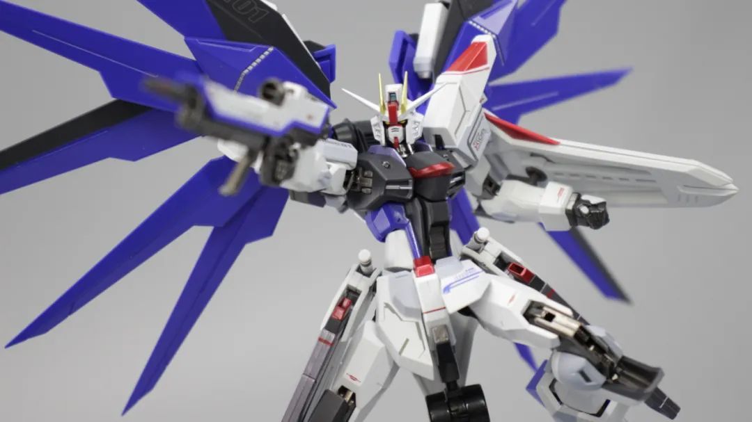 苍天之剑自由高达的操纵者,robot魂真实配色自由高达