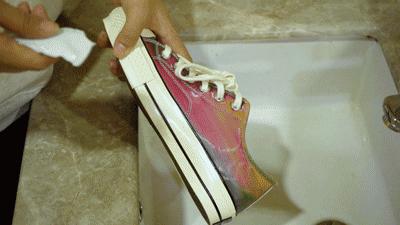 这双5D“变色鞋”火了，让光来决定颜色，做这条gai上最亮的崽