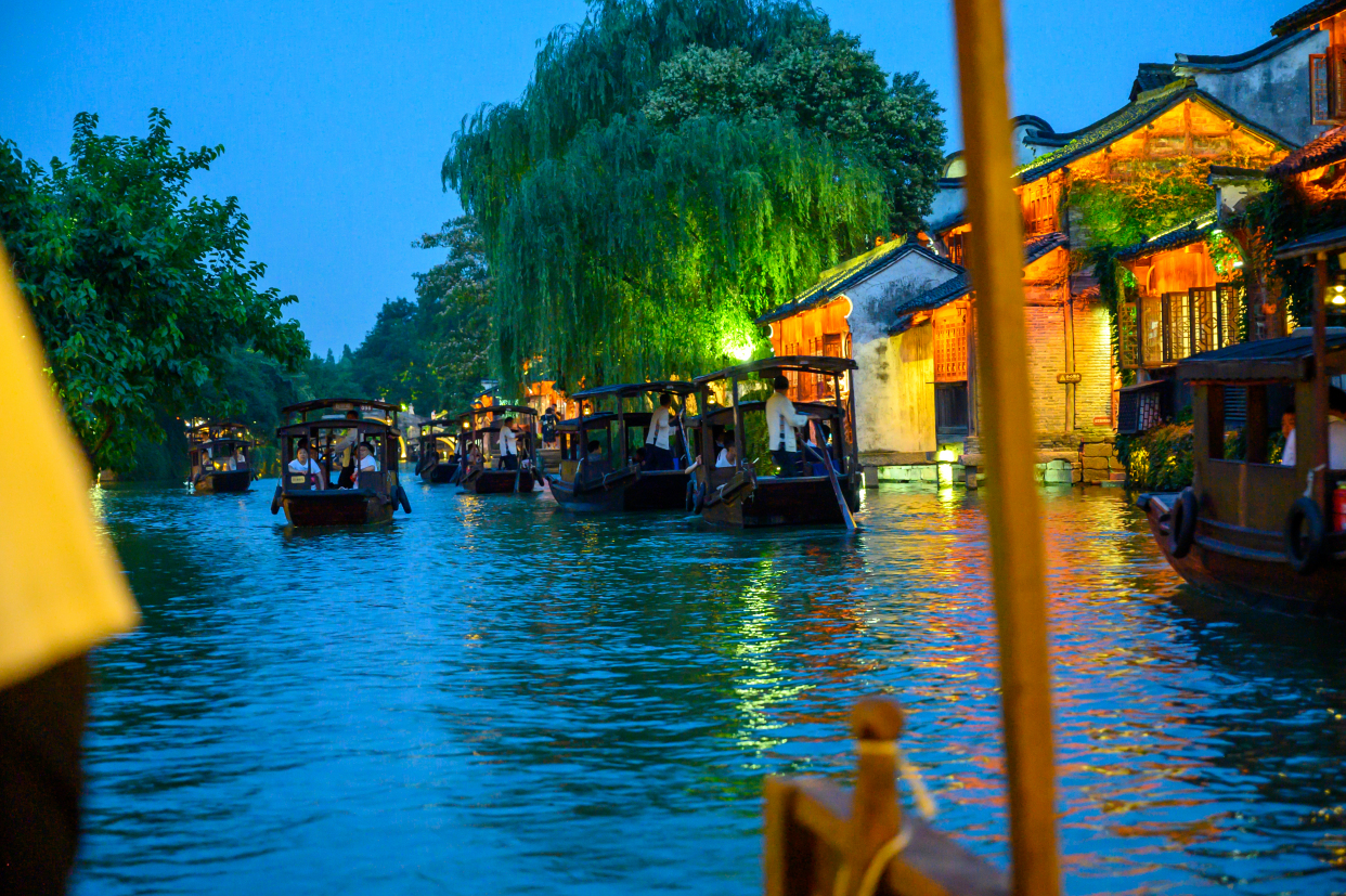 乌镇的夜晚美景,乌镇的西栅夜景真的很好