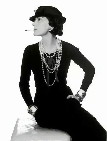 女人爱穿的袜子,女人穿丝袜和棉袜区别