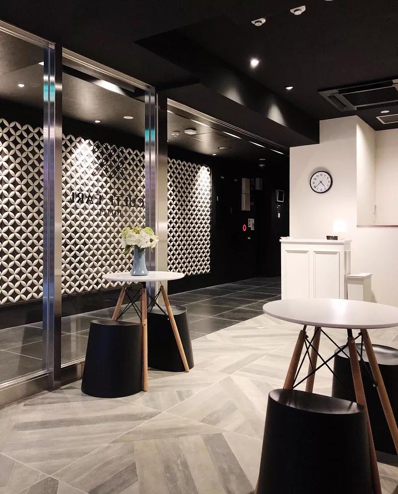 她在大阪买地并找建筑公司造了一家酒店