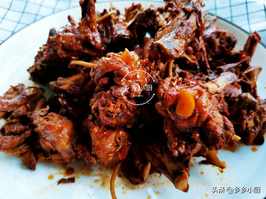 20元钱买了3斤鸡锁骨，用了这种做法来做，又麻又辣，好吃到吮指