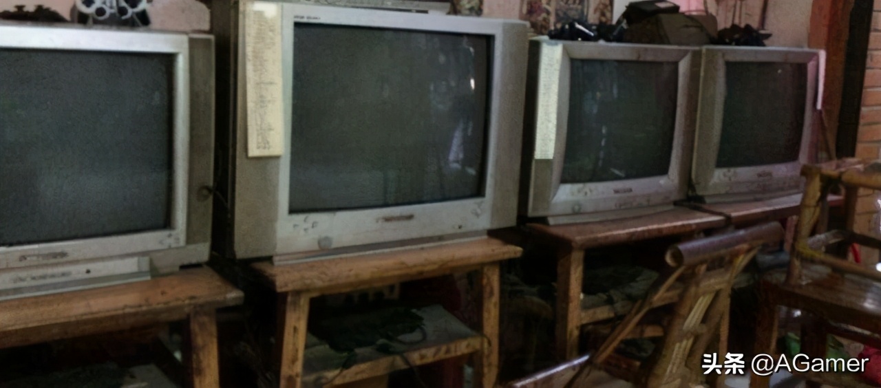 昏暗、破旧、嘈杂，却是老玩家的游戏天堂——被时代抛弃的包机房