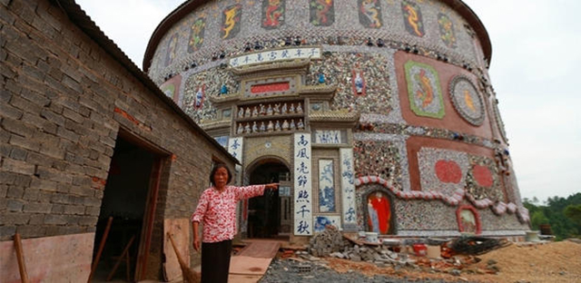 88岁老太徒手造千年瓷宫,80岁老太5年造瓷宫花费6000万