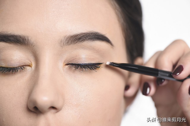 初学者怎么画眼线最简单,初学者画眼线的五种简单方法