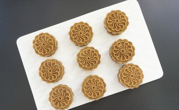 入夏的第一口清凉从一口绿豆糕开始