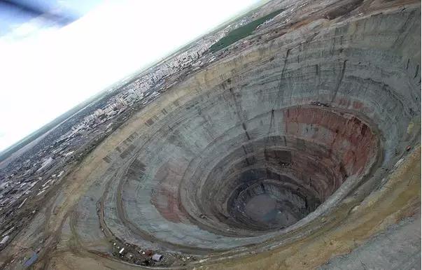 中国最大的露天矿坑排行,世界十大矿坑排名