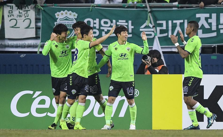 中国足球40年首胜韩国,中国历史上足球第1座亚冠