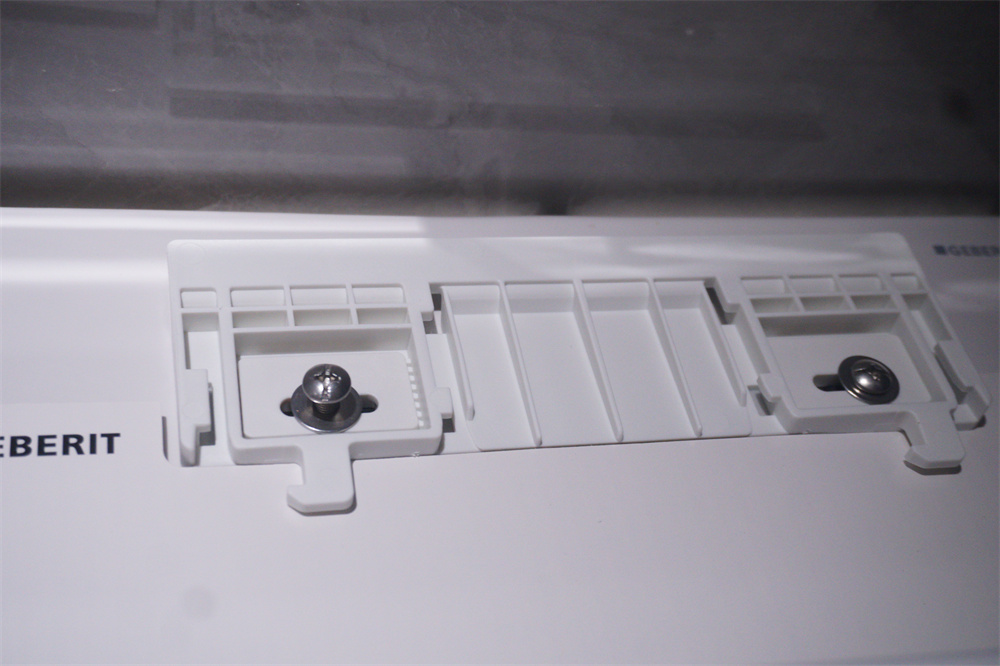 壁挂马桶怎么安装方便后期维修 (壁挂马桶马桶盖松动)