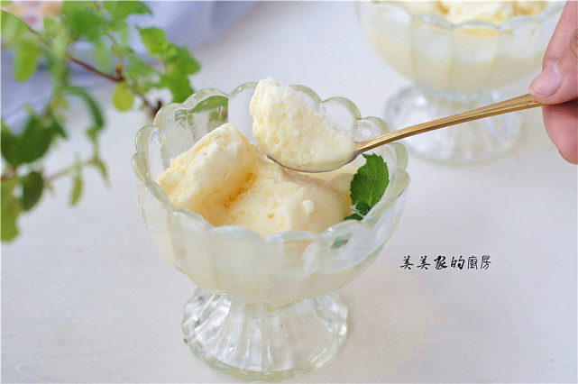 怎么用牛奶做冰淇淋不用冰激凌粉,简单家庭自制冰淇淋加酸奶