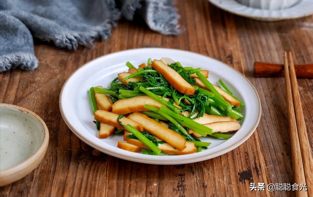 大叶茼蒿和茼蒿的区别,大叶茼蒿和小叶哪种好