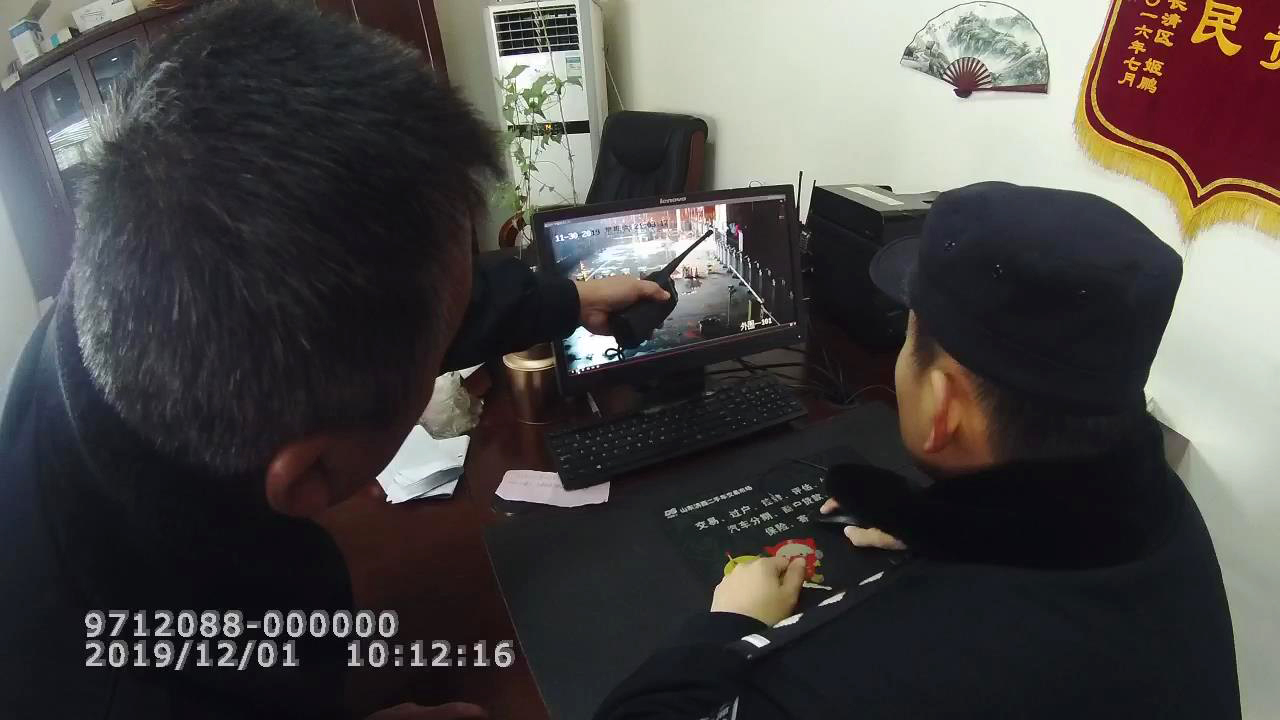 迷之操作路人说谎,迷之操作男子骑摩托车