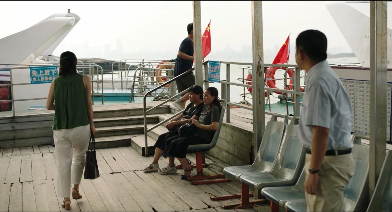 《隐秘的角落》里的中年人脸上都写着一句话：我太难了