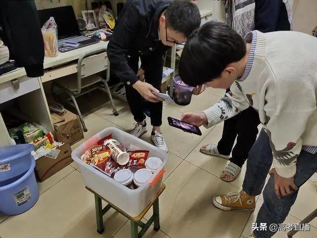 大学生卖零食能赚多少钱,大学生卖零食赚100万