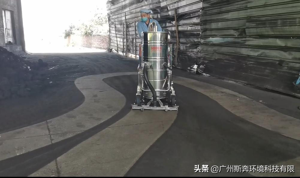 工厂地面大量灰尘怎么扫干净,车间地面脏怎么快速清理