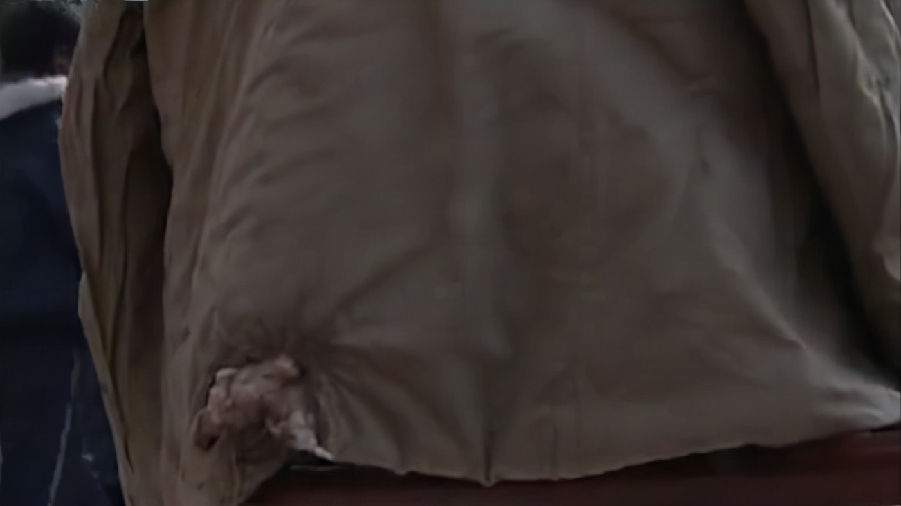 老人突然人体自燃烧成灰,老人自燃真实视频