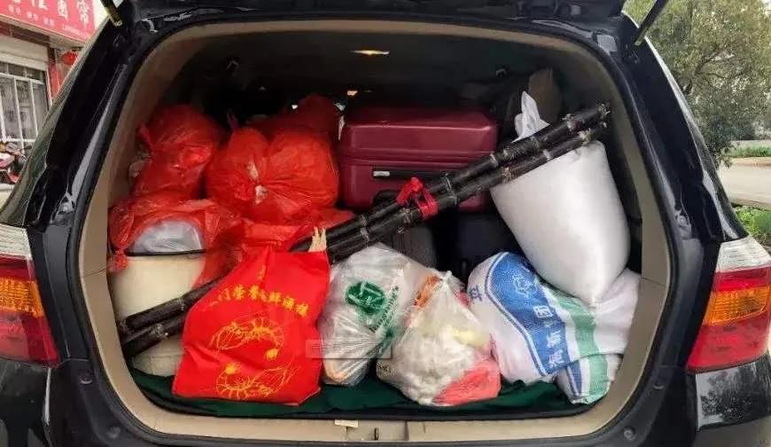 汽车后备箱装东西被罚款,车辆后备箱装多少东西警察不罚款