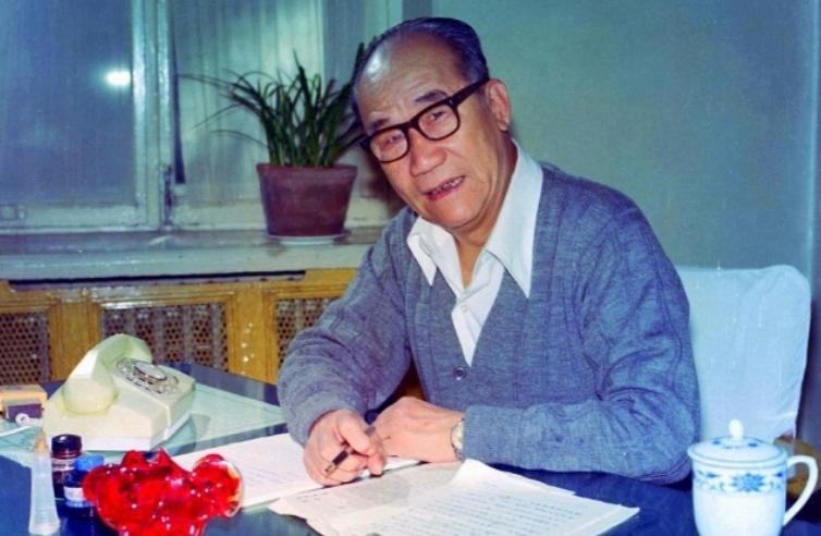 王朔谈侯宝林完整版,侯宝林和王朔现状