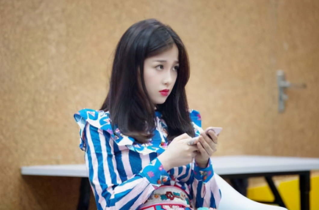 女生朋友圈出卖了你的阶层,女明星朋友圈内容被卖