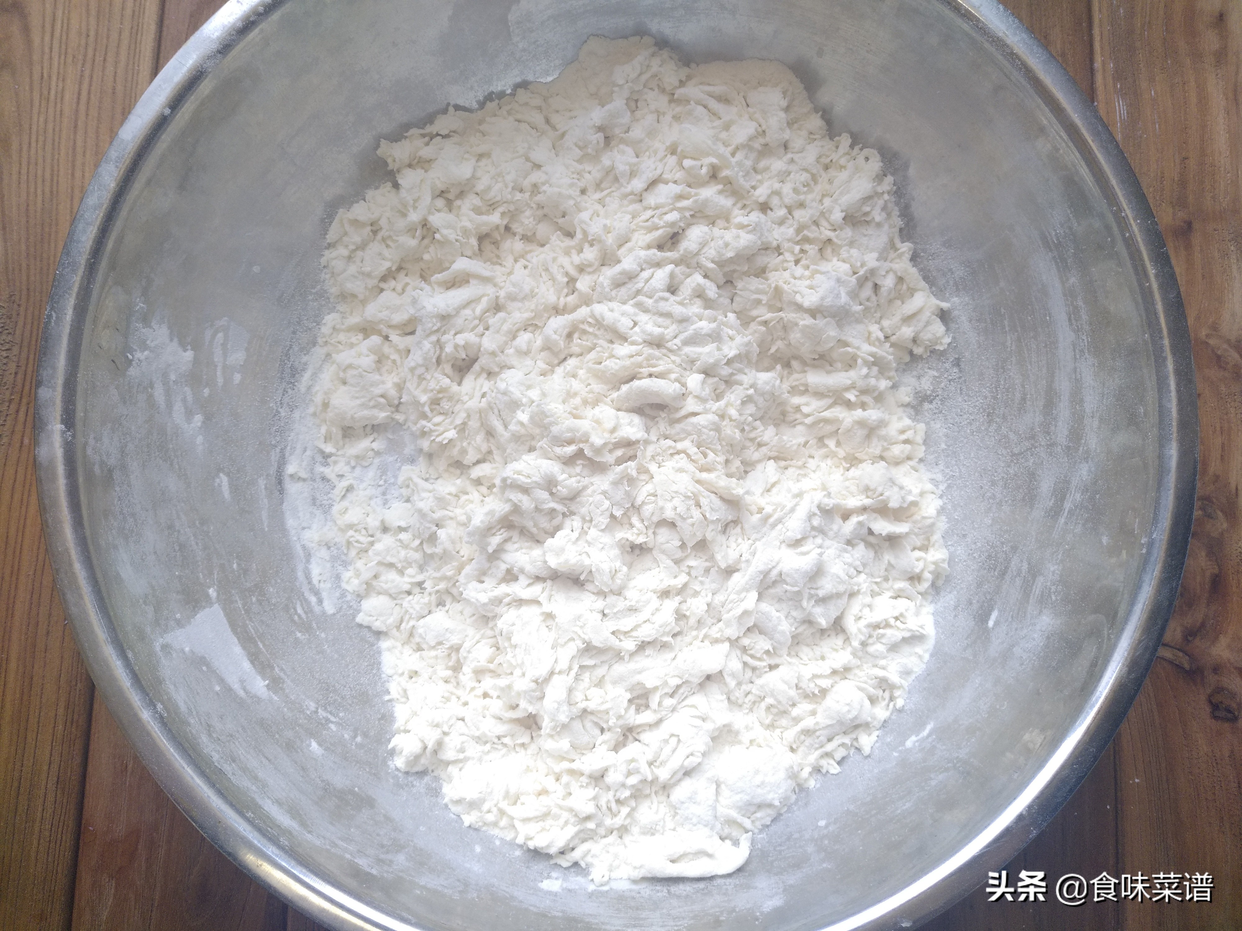 白菜肉包最好吃的做法，色香味美，松软不塌陷，原来做法这么简单