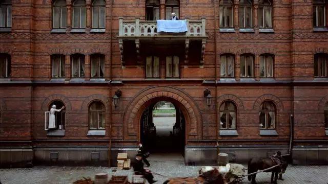 深夜除了晒烤串，还能晒太阳