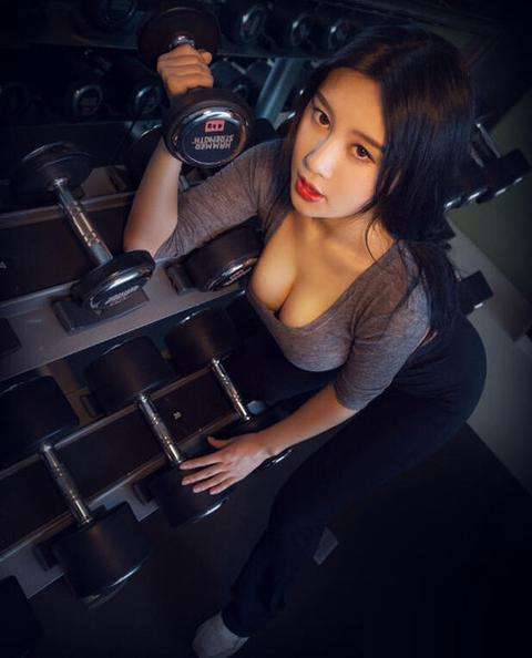 十大顶级身材健身女,美得令人窒息的40岁健身女神